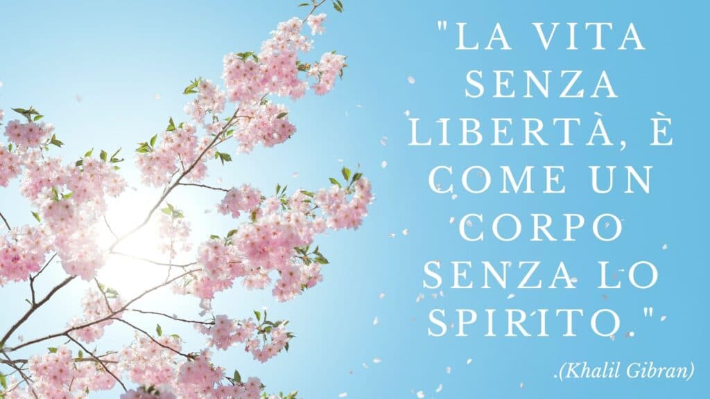 Ramo di ciliegio si staglia sull'azzuro del cielo con la Frase sulla libertà "La vita senza libertà è come un corpo senza lo spirito." di Khalil Gibran