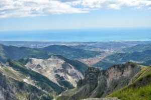 Carrara visione dalle Apuane