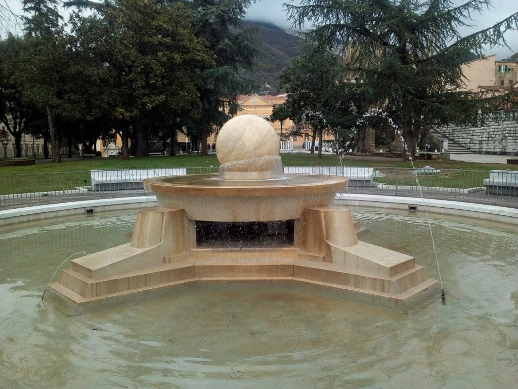 Fontana "Floating Stone"
