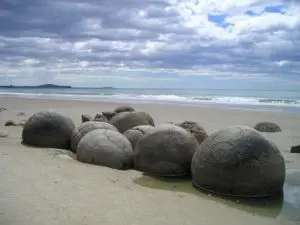 Le Spiagge più strane del mondo, Koekohe Beach Nuova Zelanda