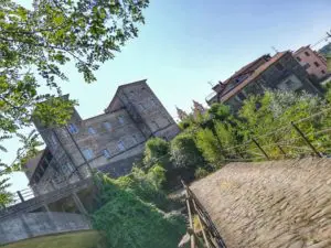 Castello di Pontebosio, visto dall'antico ponte
