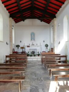 l' interno della chiesa Madonnina del Pasquilio