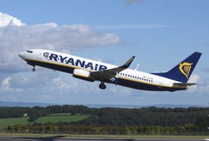 Volo Pisa Trapani, un aereo Ryan Air in decollo