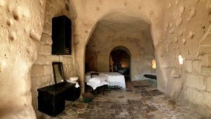 hotel più strani del mondo, una camera grotta del Sextantio di Matera