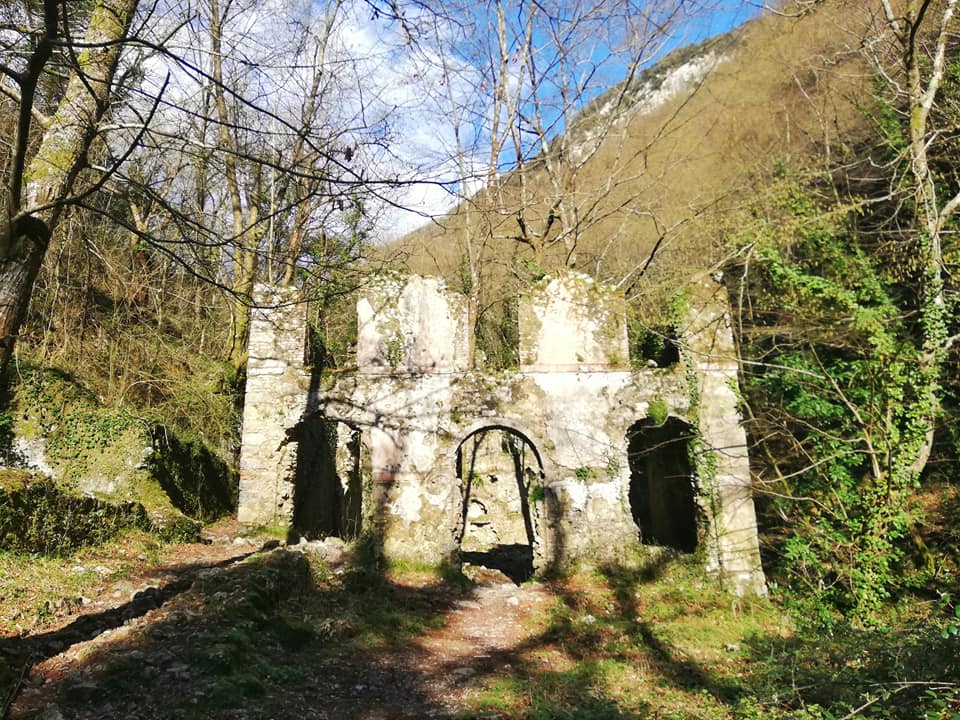 Cascate di Candalla, ruderi pastificio Bertagna