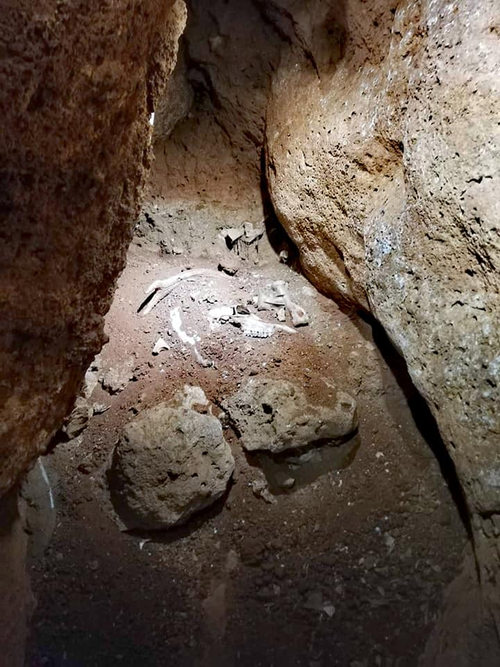 Interno Grotta Cala di Biagio, isola di Pianosa