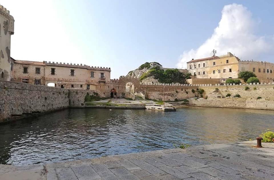 L'antico porticciolo dell'Isola di Pianosa definito il più bel porticciolo del mondo