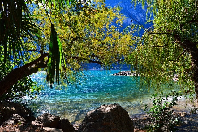 Piscine naturali in ItaLia, spiaggia a riva del Garda