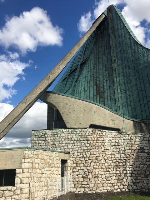 chiesa autostrada del sole particolare della "vela"