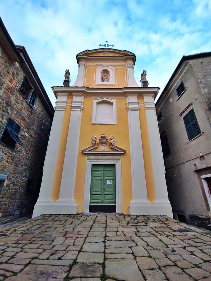 Nicola di Ortonovo, la chiesa dei Santi Filippo e Giacomo