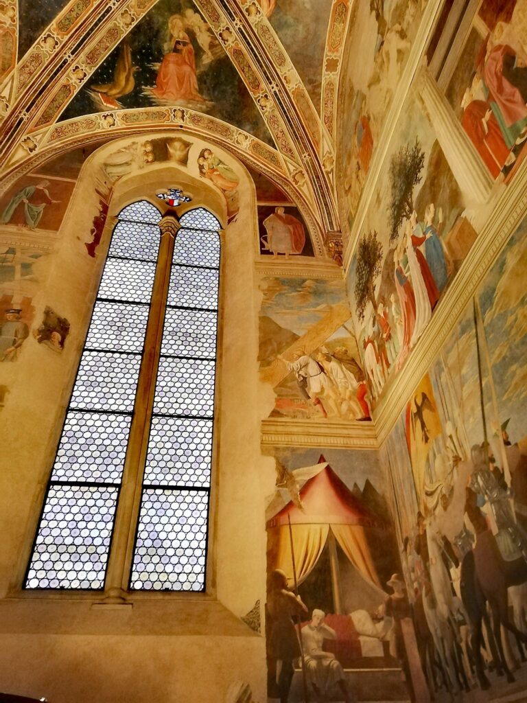 Cosa vedere in Toscana, affreschi di Pier della Francesca nella Basilica di San Francesco