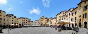 Lucca, piazza anfiteatro