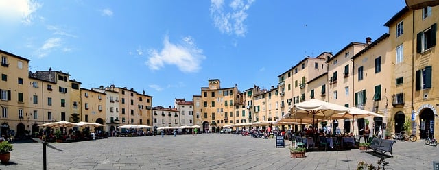 Cosa vedere a Lucca: piazza dell'Anfiteatro