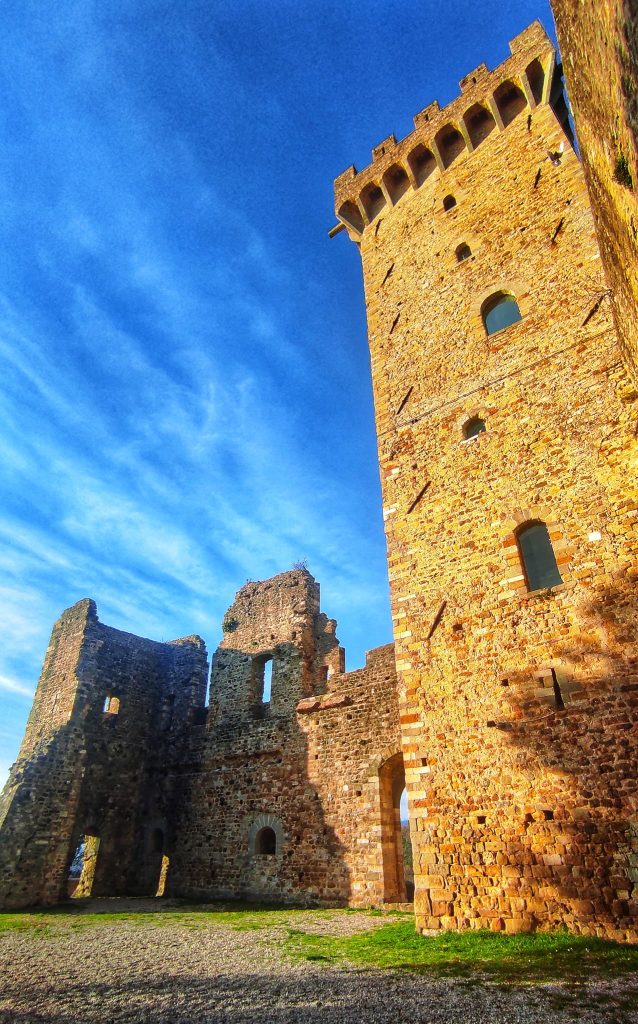 Castelnuovo Magra, Torre del Palazzo dei Vescovi di Luni