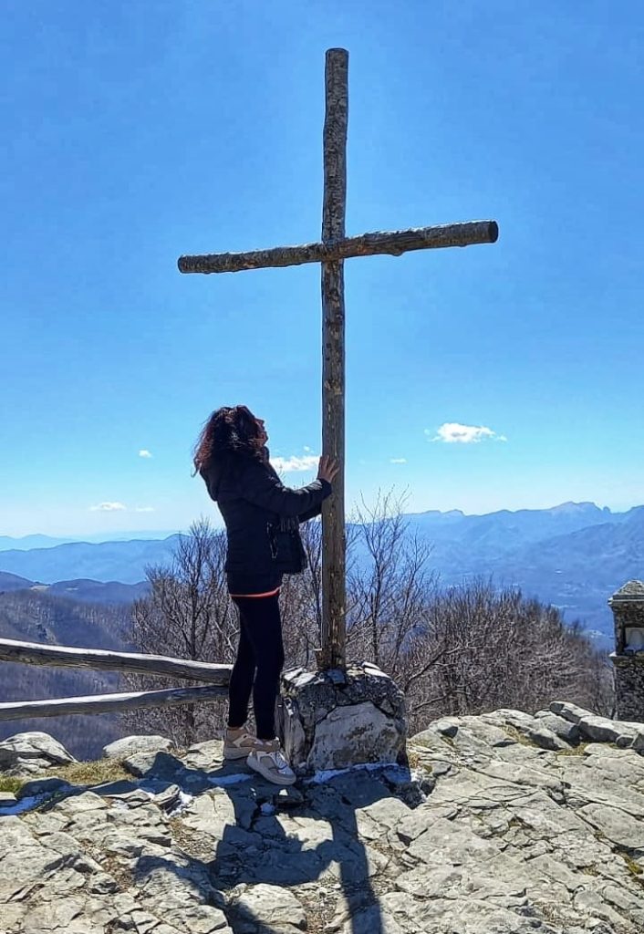 La croce di Faggio che sorge nel luogo in cui la leggenda narra morì San Pellegrino