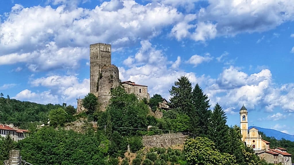 Tresana, vista sul borgo