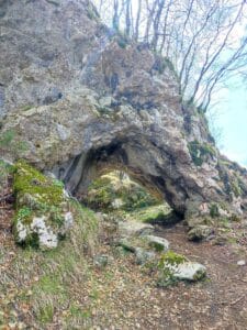 Arco di roccia sul setniero 185 Castelpoggio Campocecina
