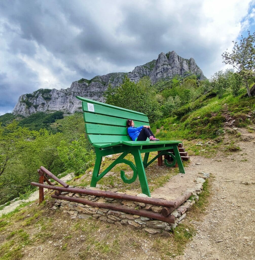 Panchine giganti: la numero 160 di Terrinca sotto il Monte Corchia Alpi Apuane