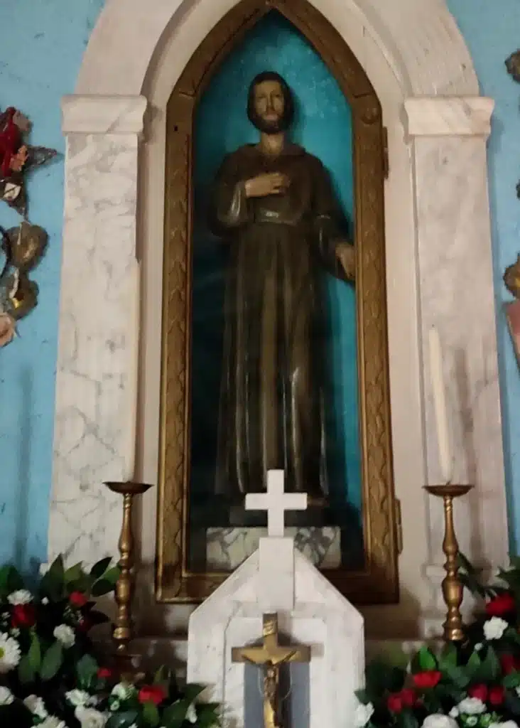 La statua di San Viviano conservata all'Eremo