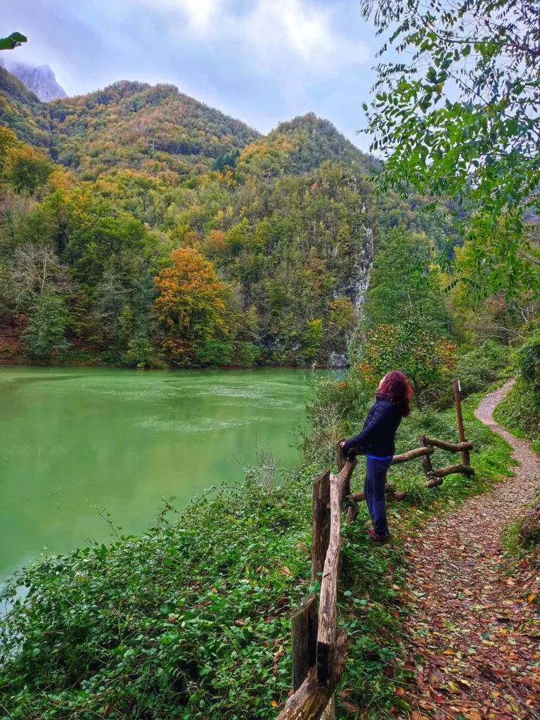 Io in contemplazione del Foliage lungo il sentiero per la Pollaccia