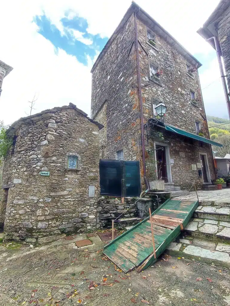 Albergo diffuso Isola Santa  R