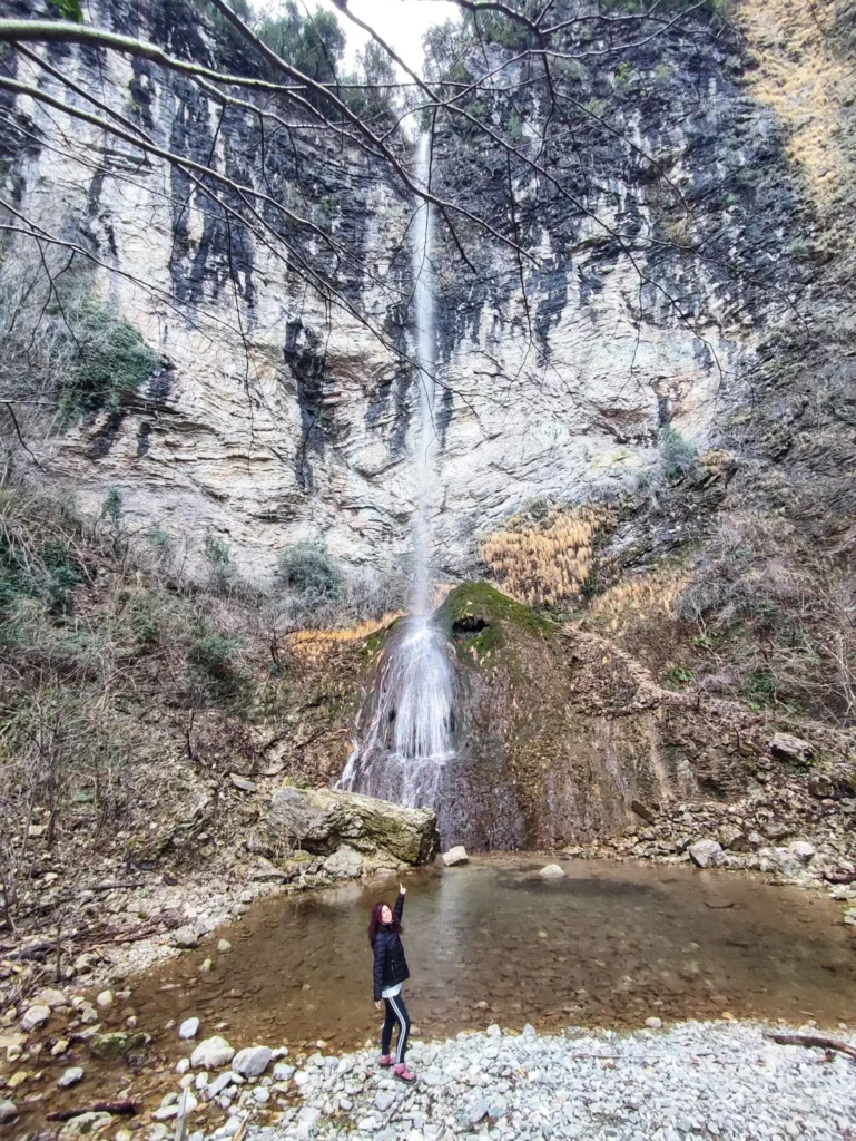 Cascata del Pendolino o della Pendolina, io ai piedi della cascata