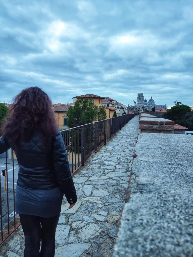 Io lungo il camminamento delle Mura