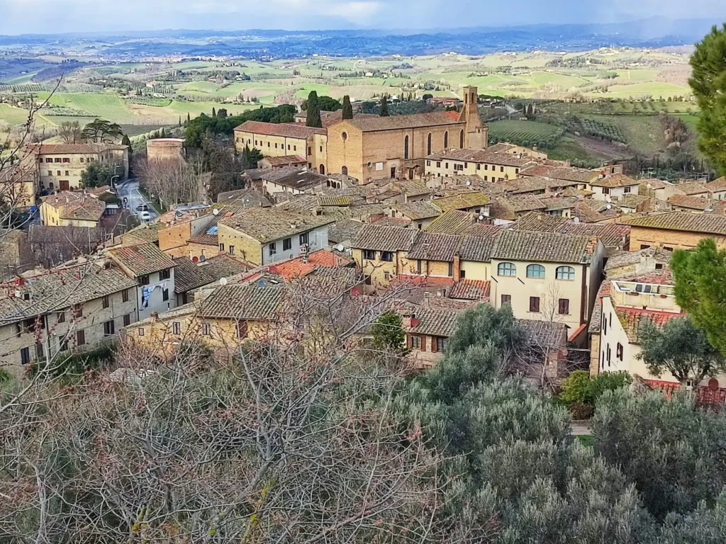 Chiesa di Sant'Agostino e parte bassa del borgo vista dalla rocca